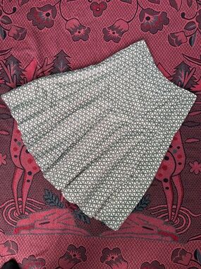 GAP Mini Pleated Skirt in White and Gray Geometric